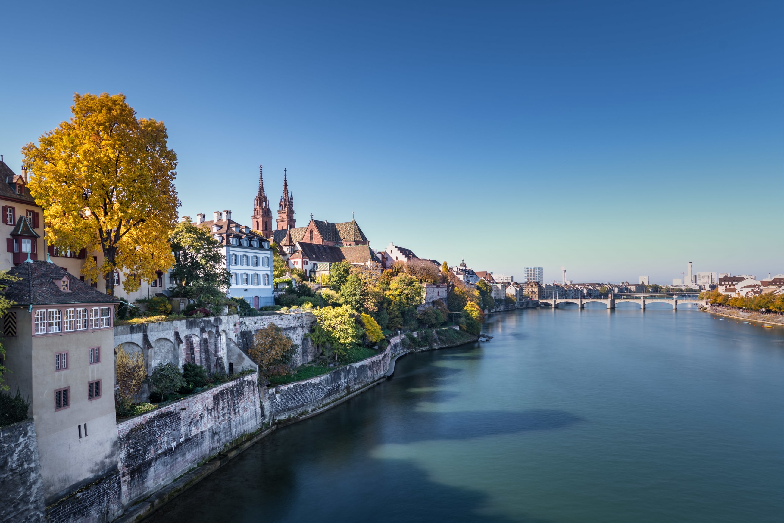 Bild von dem Rhein in der Basel Altstadt